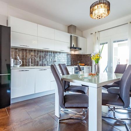 Rs Two Bedroom Apartment Sukošan Eksteriør billede