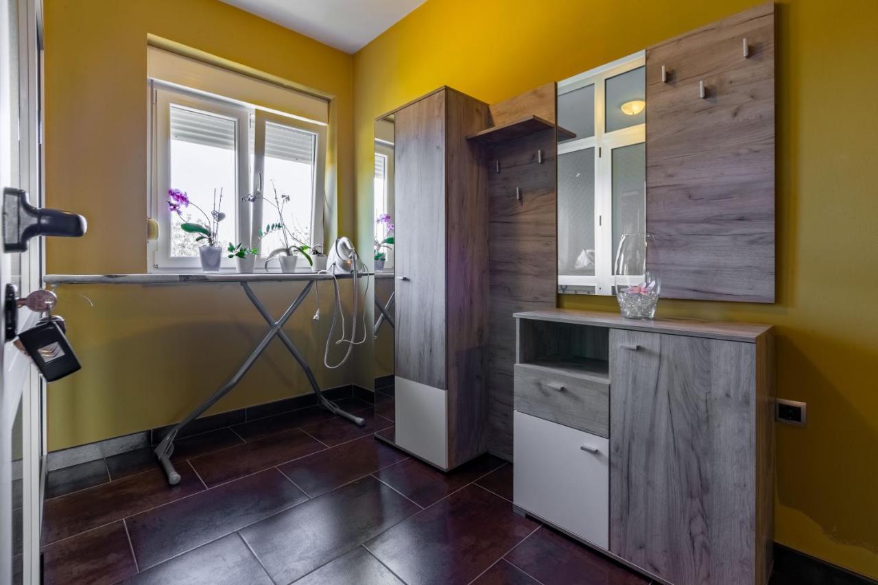 Rs Two Bedroom Apartment Sukošan Eksteriør billede